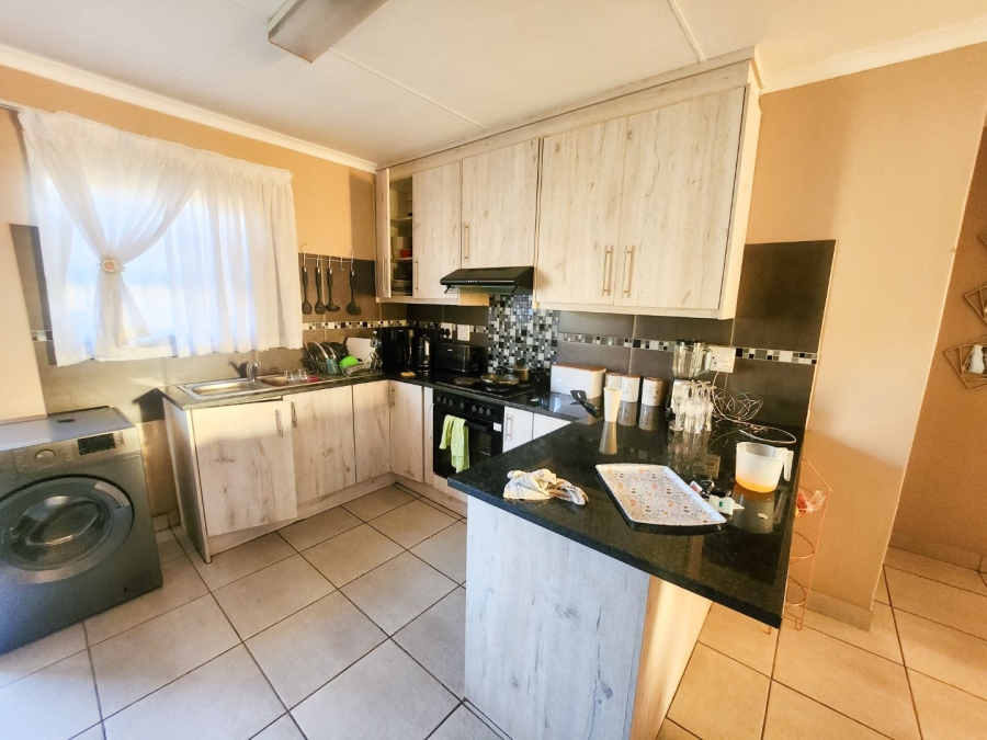 3 Bedroom Property for Sale in Ellaton North West